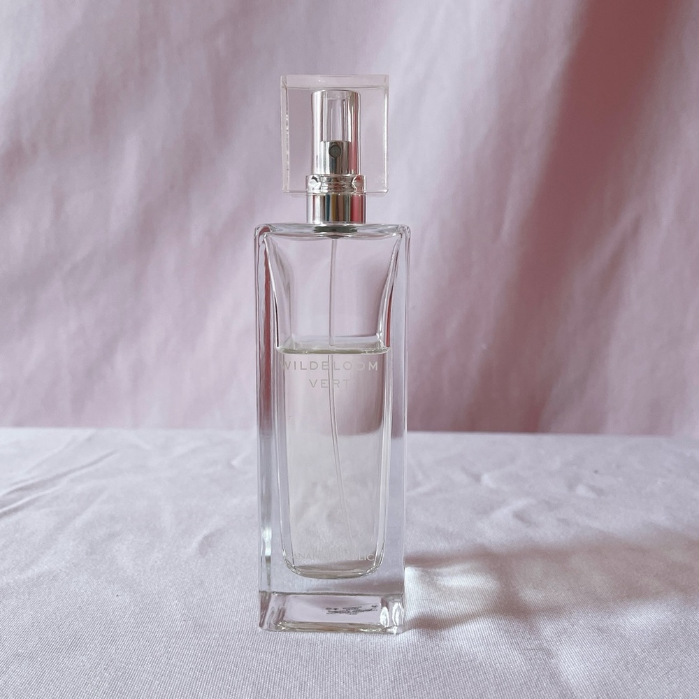 Banana Republic Wildbloom Vert Fragrance 🤍🌿✨ - Picture 2 of 5